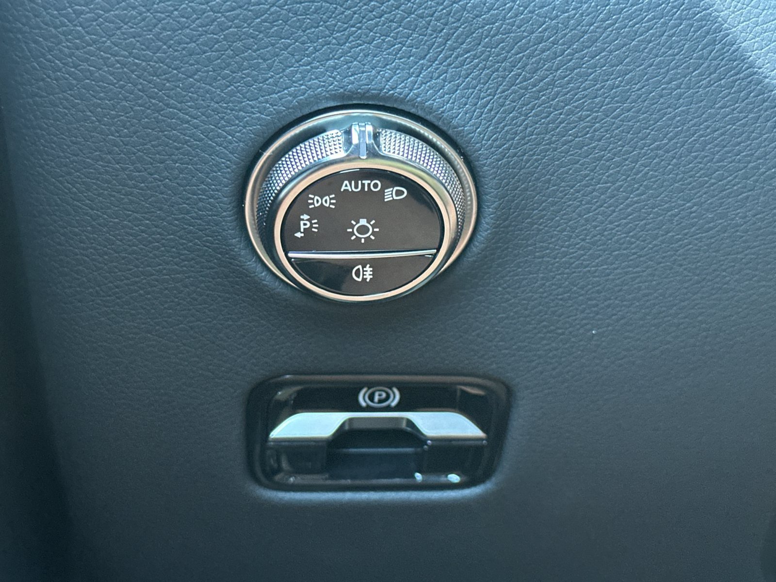 Certified 2025 Mercedes-Benz GLC 350e 4MATIC image 32