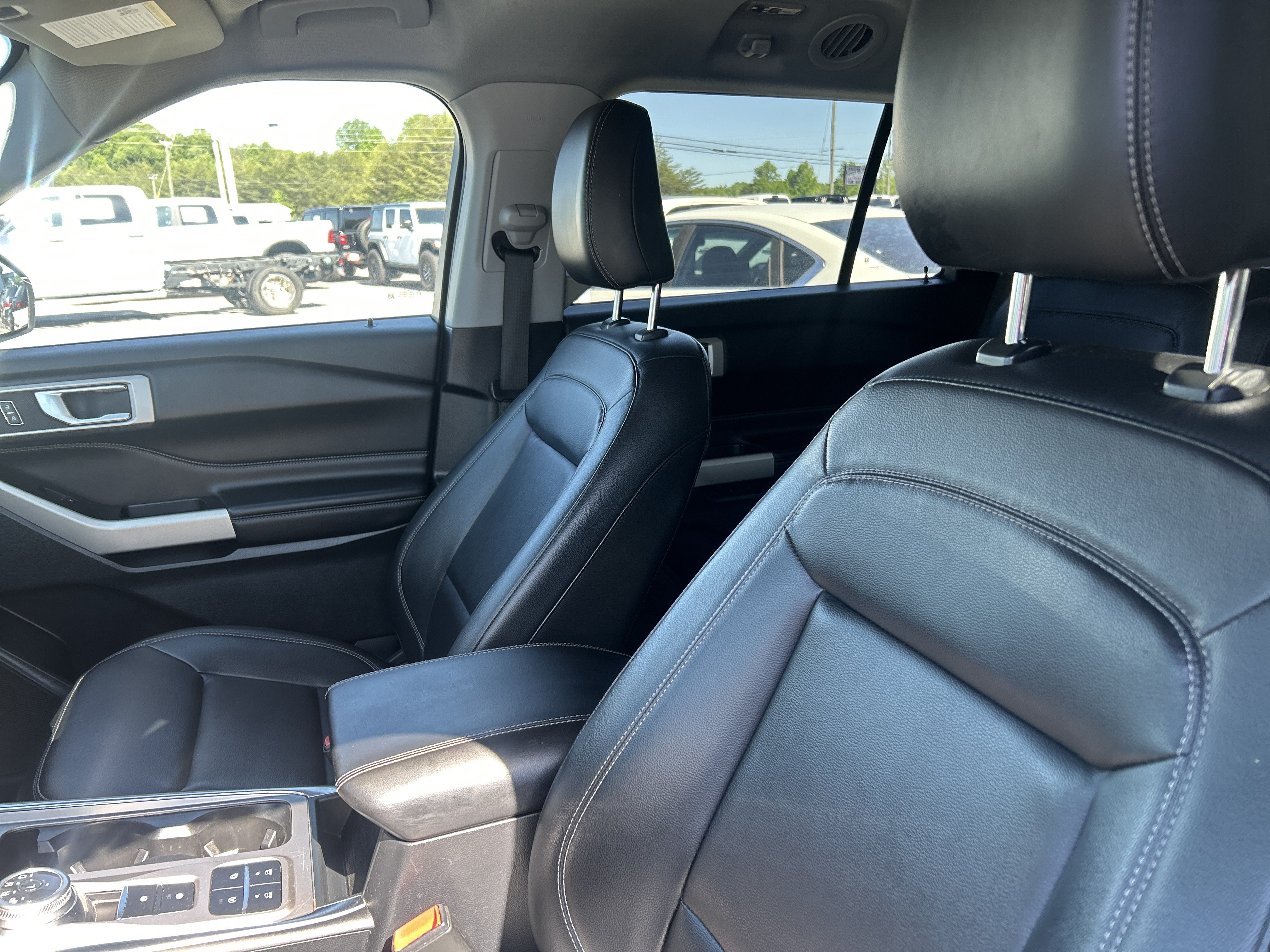 Used 2021 Ford Explorer XLT w/ Equipment Group 202A RWD image 27