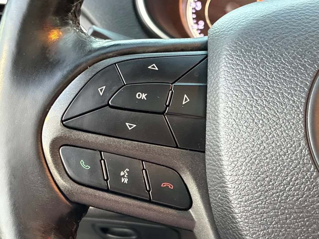 Used 2019 Jeep Cherokee Trailhawk w/ Comfort/Convenience Group AWD/4WD image 24