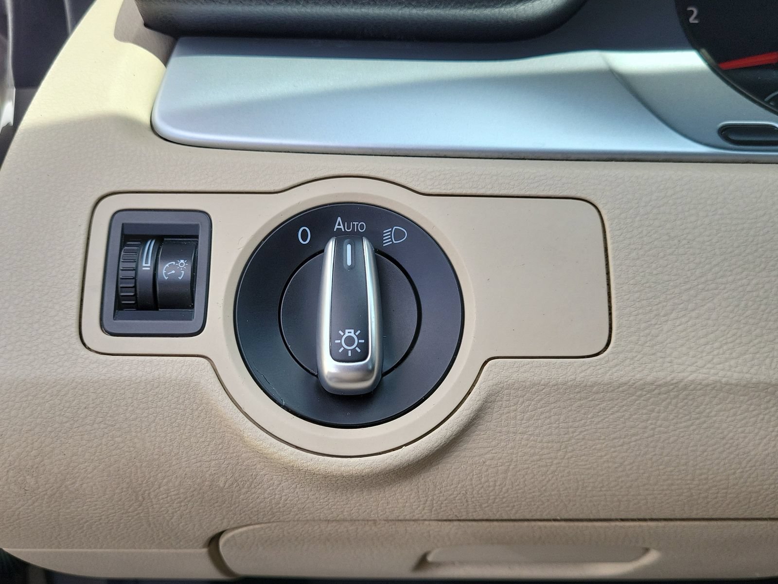 Used 2012 Volkswagen CC Sport FWD image 14