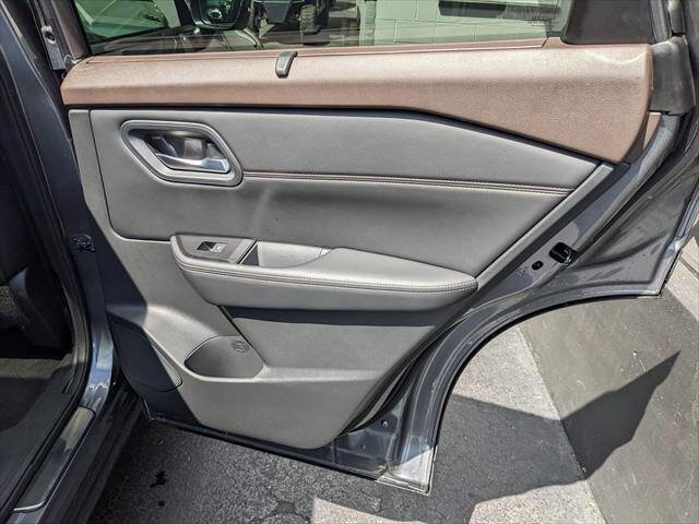 Used 2023 Nissan Rogue SL w/ SL Premium Package AWD/4WD image 18