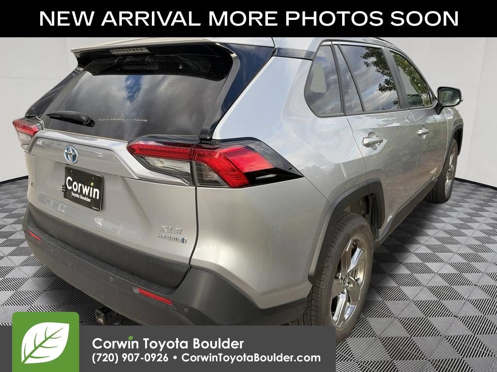 Used 2021 Toyota RAV4 XLE Premium AWD/4WD image 8