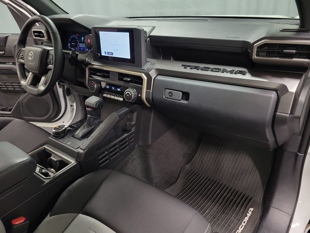 Used 2025 Toyota Tacoma TRD Off-Road AWD/4WD image 34