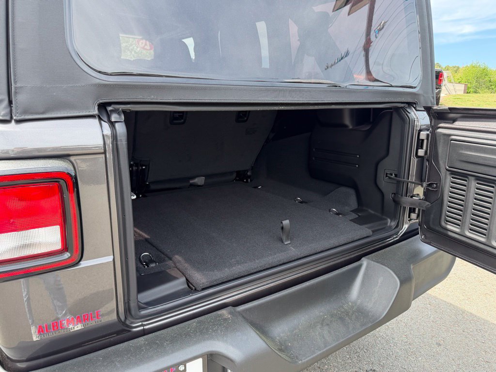 Used 2026 Jeep Wrangler Unlimited Sport AWD/4WD image 5