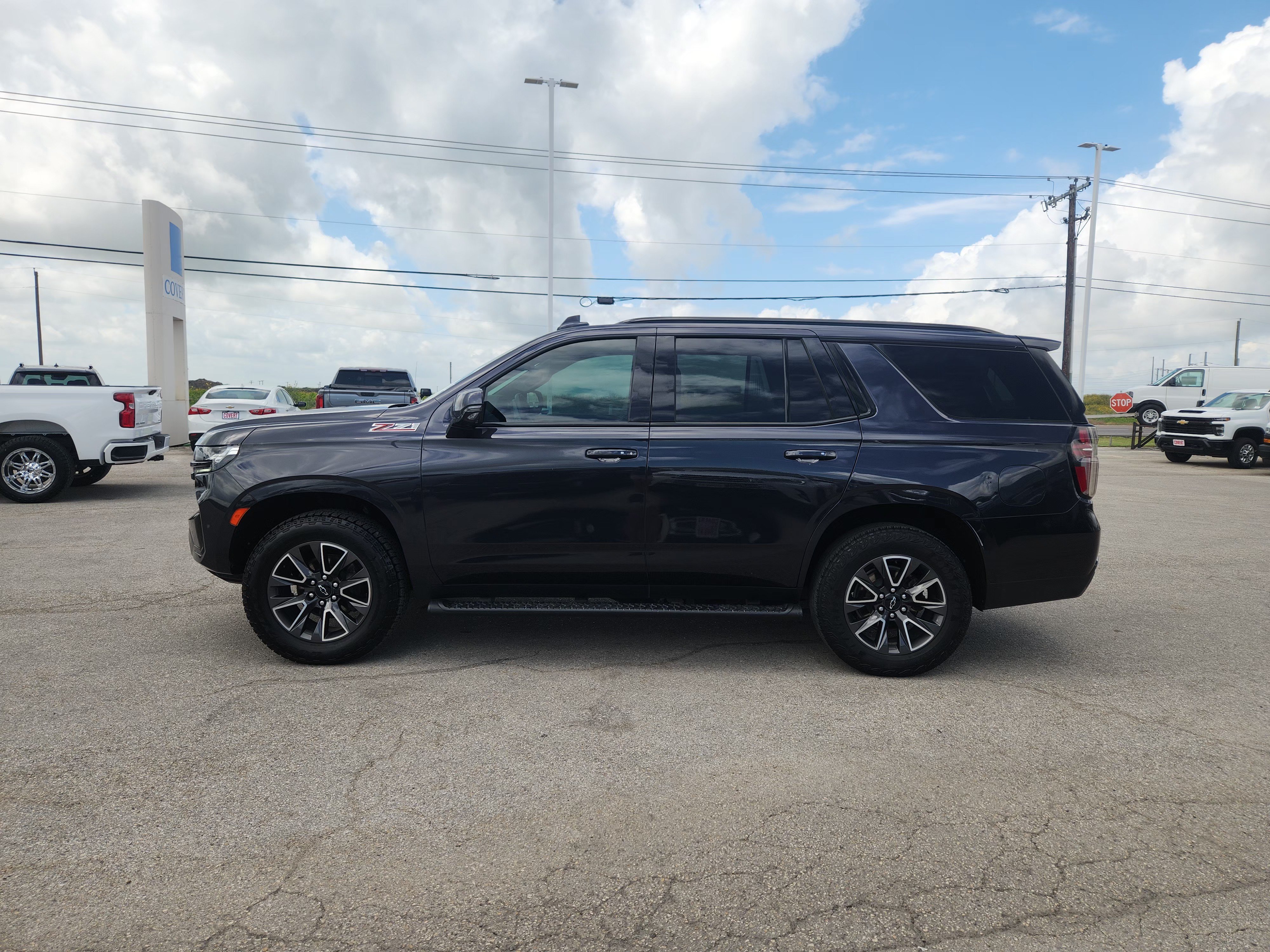 Used 2023 Chevrolet Tahoe Z71 w/ Luxury Package AWD/4WD image 4