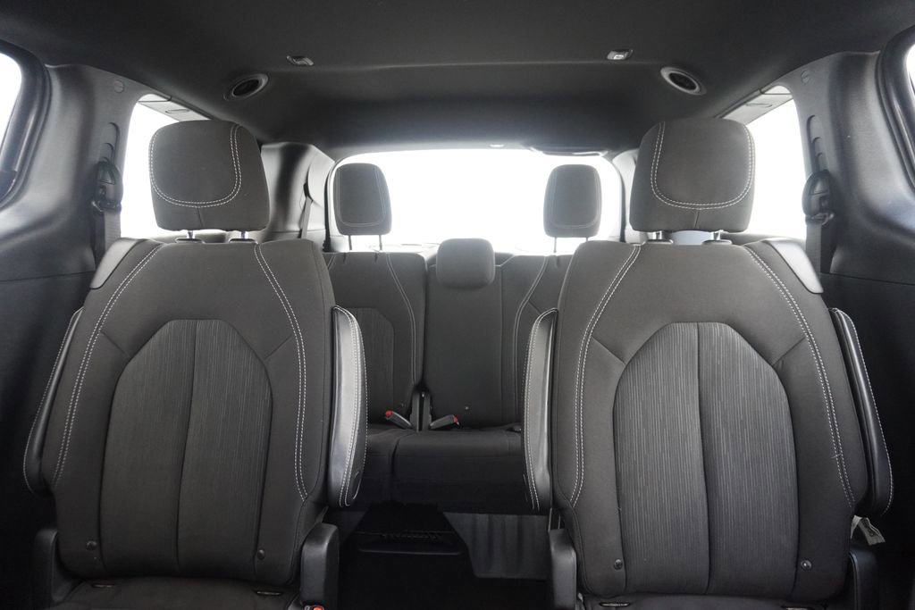 Used 2020 Chrysler Pacifica Touring w/ S Appearance Package FWD image 30