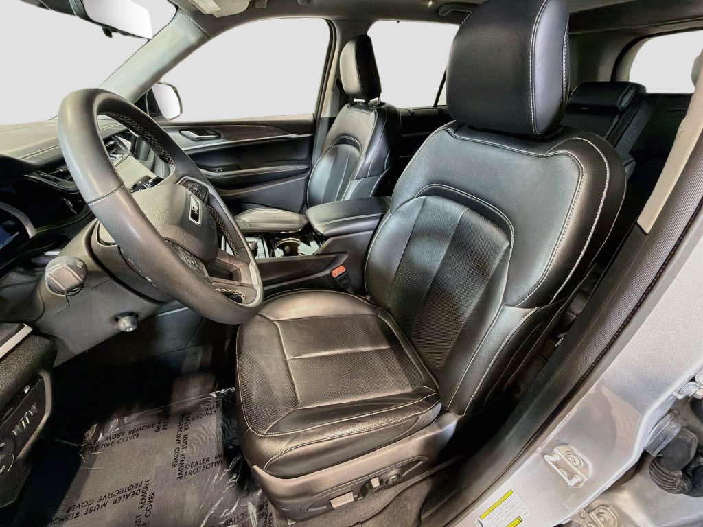 Used 2023 Jeep Grand Cherokee 4WD 4xe w/ Luxury Tech Group II image 20