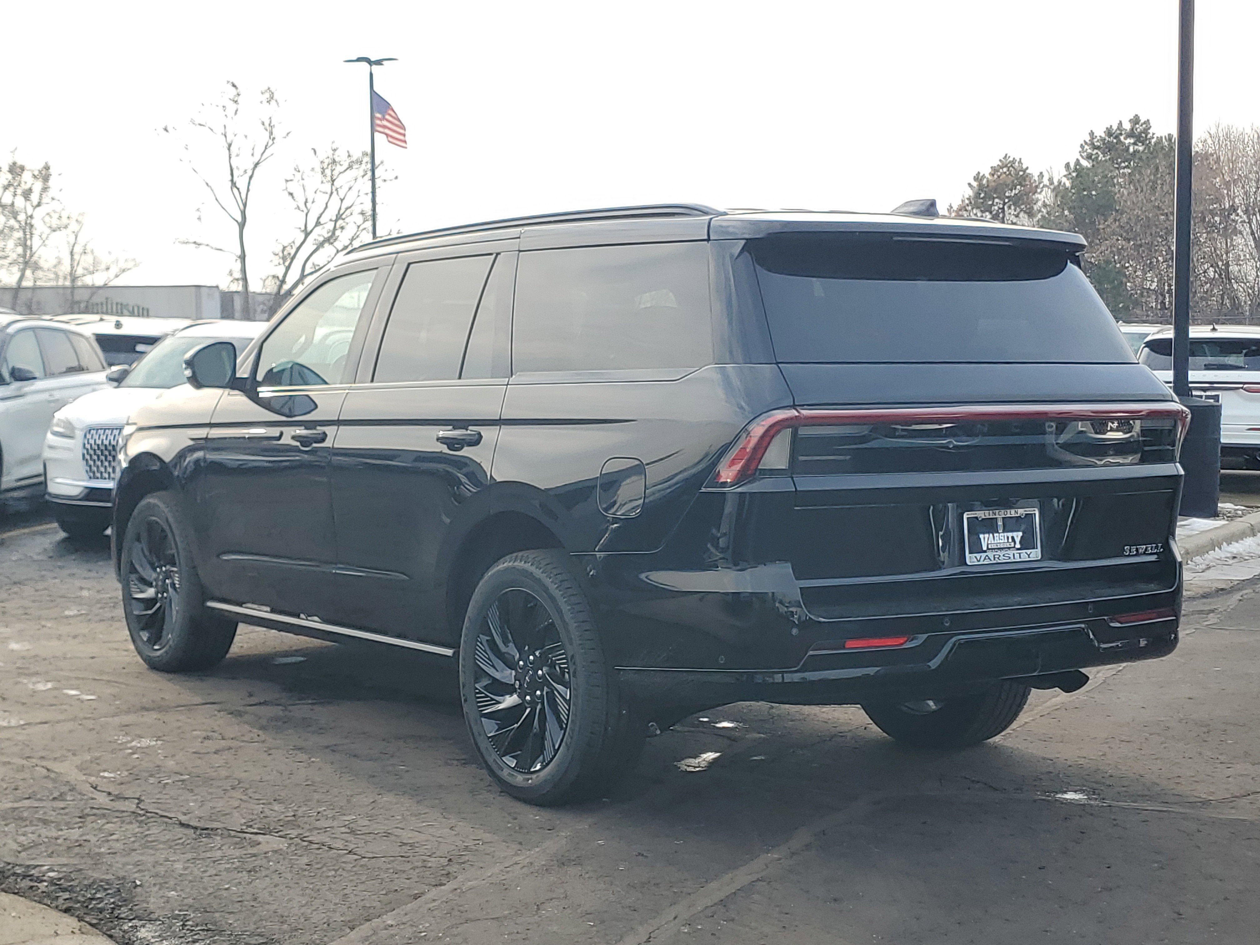New 2025 Lincoln Navigator Reserve w/ Jet Appearance Package image 3