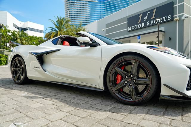 Used 2024 Chevrolet Corvette Z06 w/ Z07 Performance Package RWD image 36