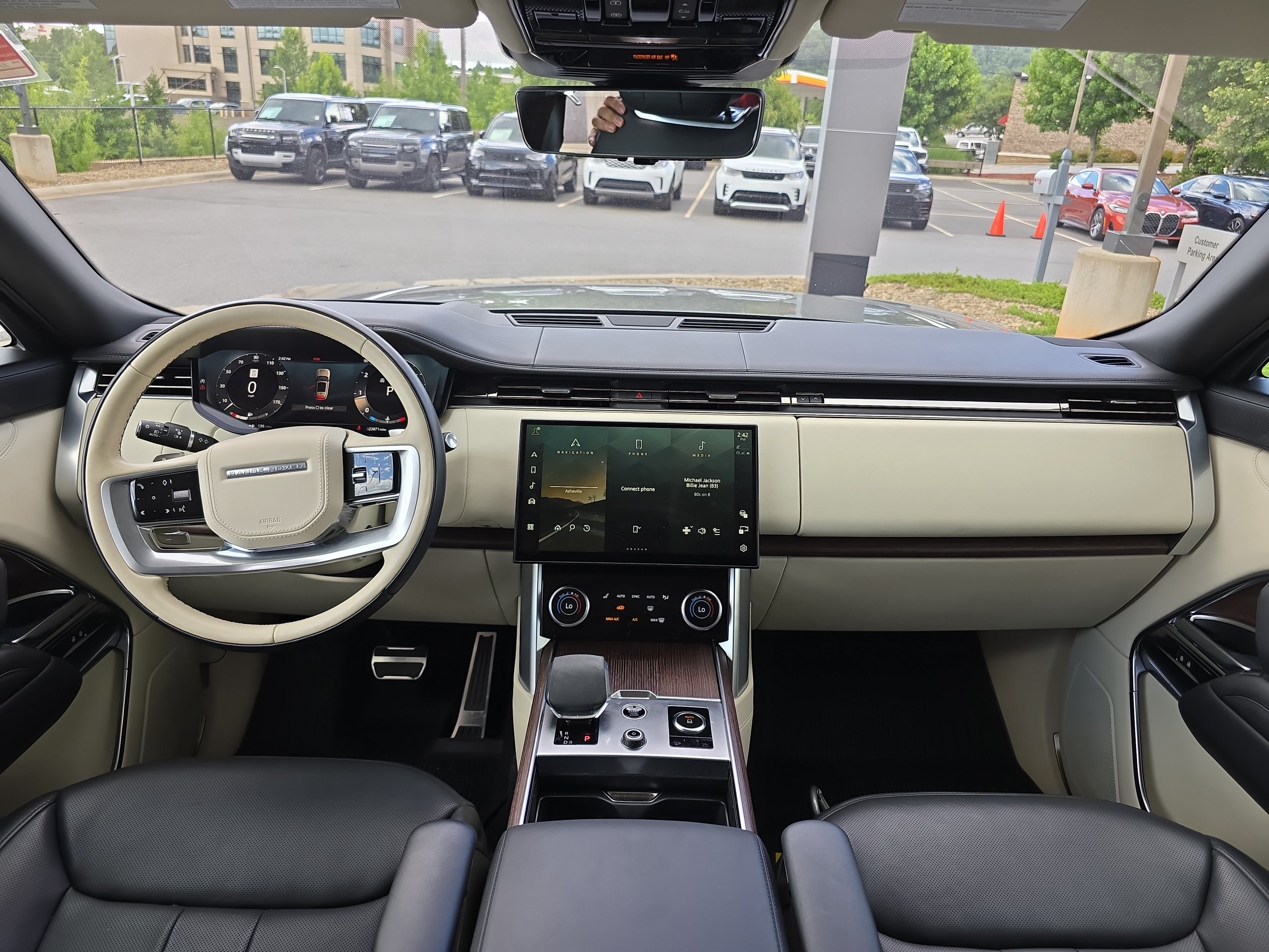 Certified 2023 Land Rover Range Rover Autobiography AWD/4WD image 16