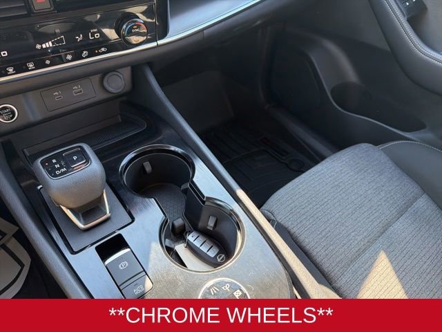 Used 2022 Nissan Rogue SV image 19