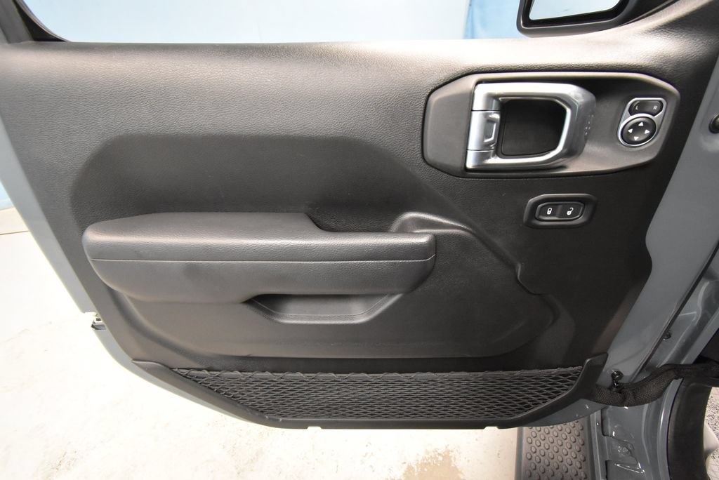 Used 2025 Jeep Wrangler Sport AWD/4WD image 4