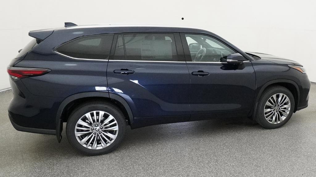 New 2026 Toyota Highlander Platinum AWD/4WD image 18