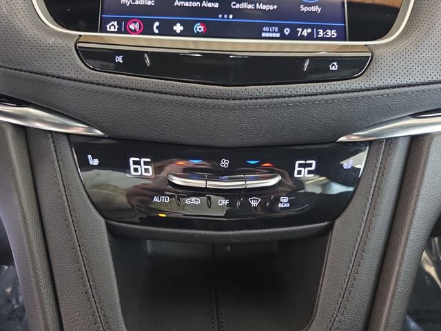 Certified 2022 Cadillac XT6 Luxury w/ LPO, Floor Liner Package AWD/4WD image 24