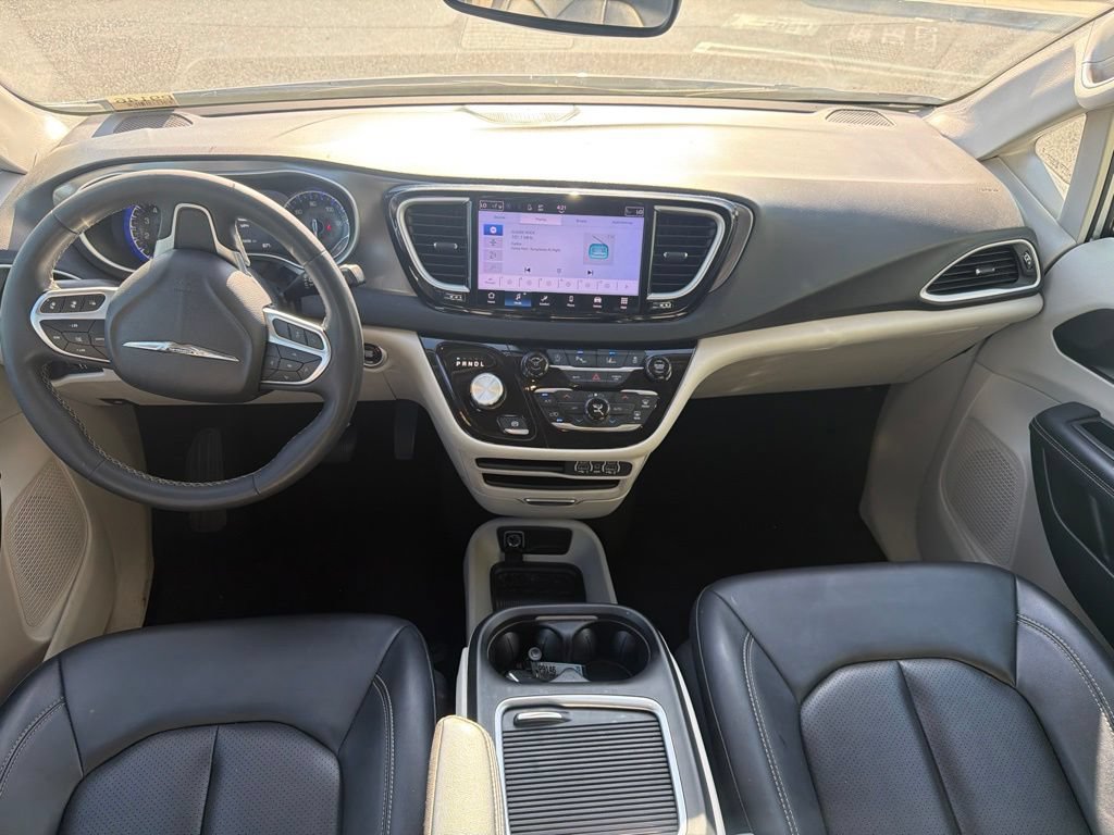 Used 2024 Chrysler Pacifica Touring-L FWD image 10