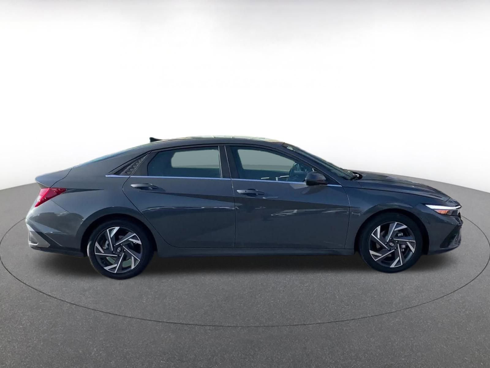 Used 2025 Hyundai Elantra SEL image 16