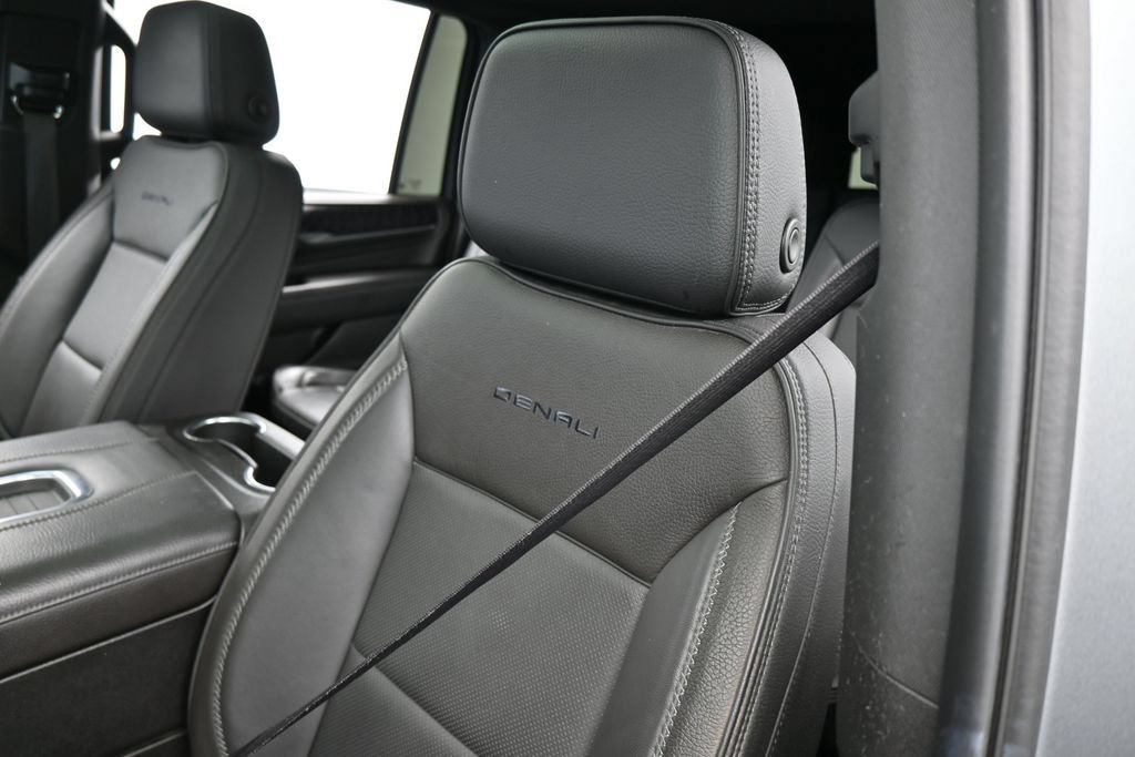 Used 2024 GMC Yukon XL Denali RWD image 18