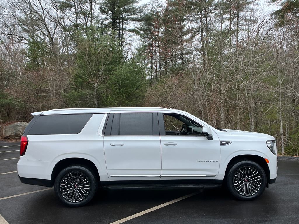 Used 2023 GMC Yukon XL SLT w/ SLT Premium Package image 6