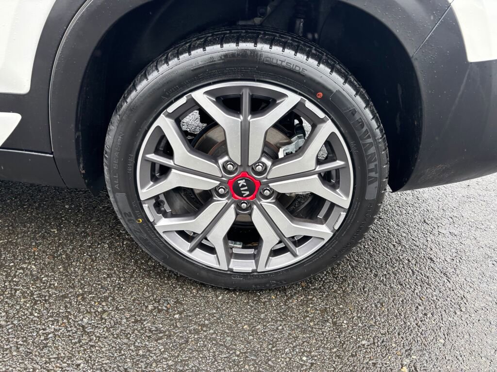 Used 2021 Kia Seltos SX w/ SX Sunroof Package image 9