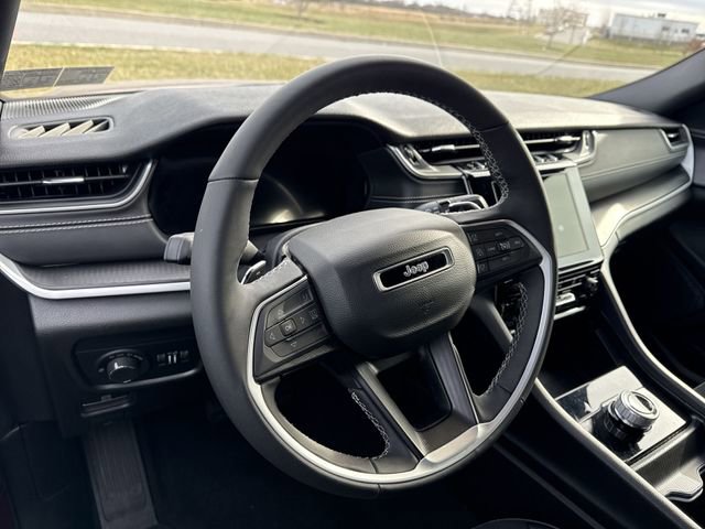 Used 2024 Jeep Grand Cherokee Altitude image 17