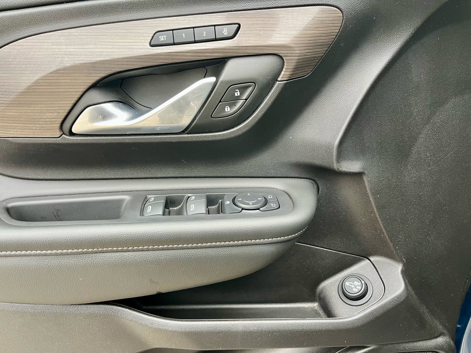 Used 2024 GMC Terrain Denali w/ Denali Premium Package image 15