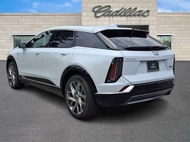New 2027 Cadillac Optiq Luxury w/ LPO, Floor Liner Package AWD/4WD image 4