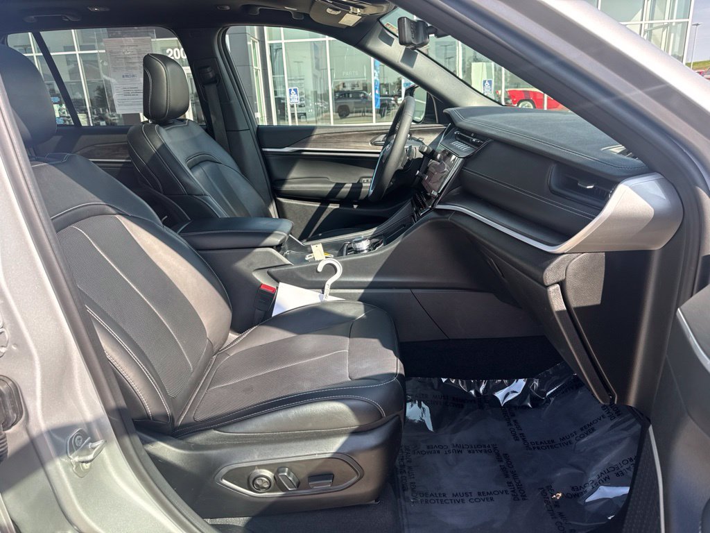 Used 2026 Jeep Grand Cherokee Limited AWD/4WD image 30