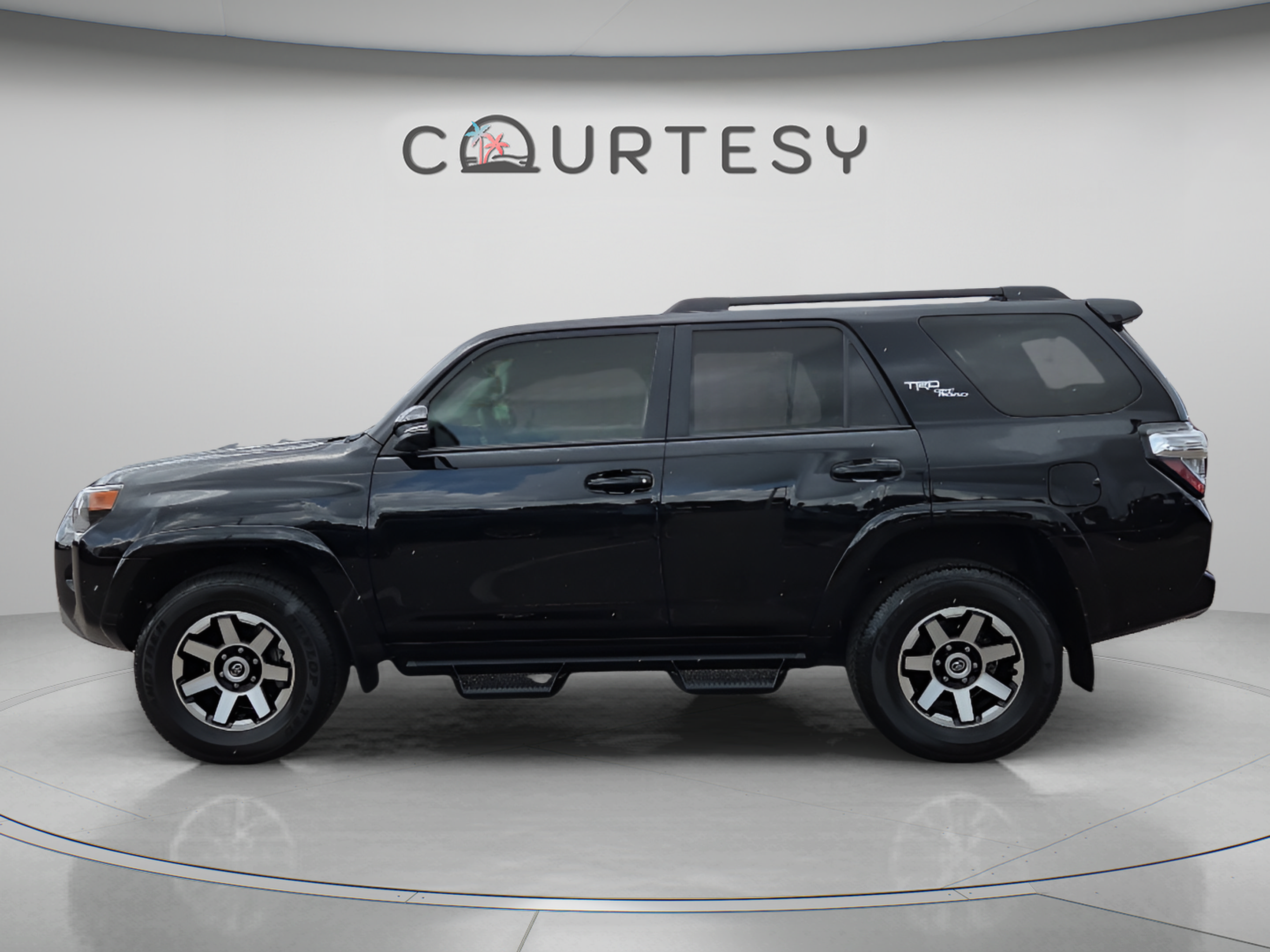 Certified 2021 Toyota 4Runner TRD Off-Road Premium w/ Moonroof Package AWD/4WD image 2