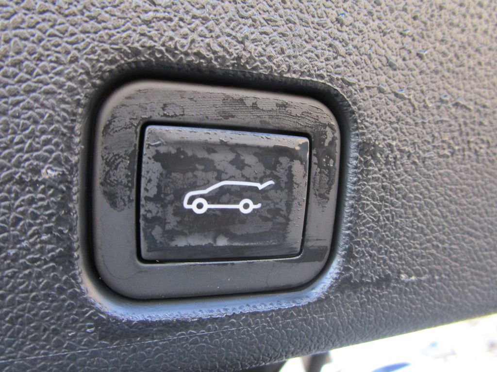 Used 2024 Chevrolet Traverse RS image 11