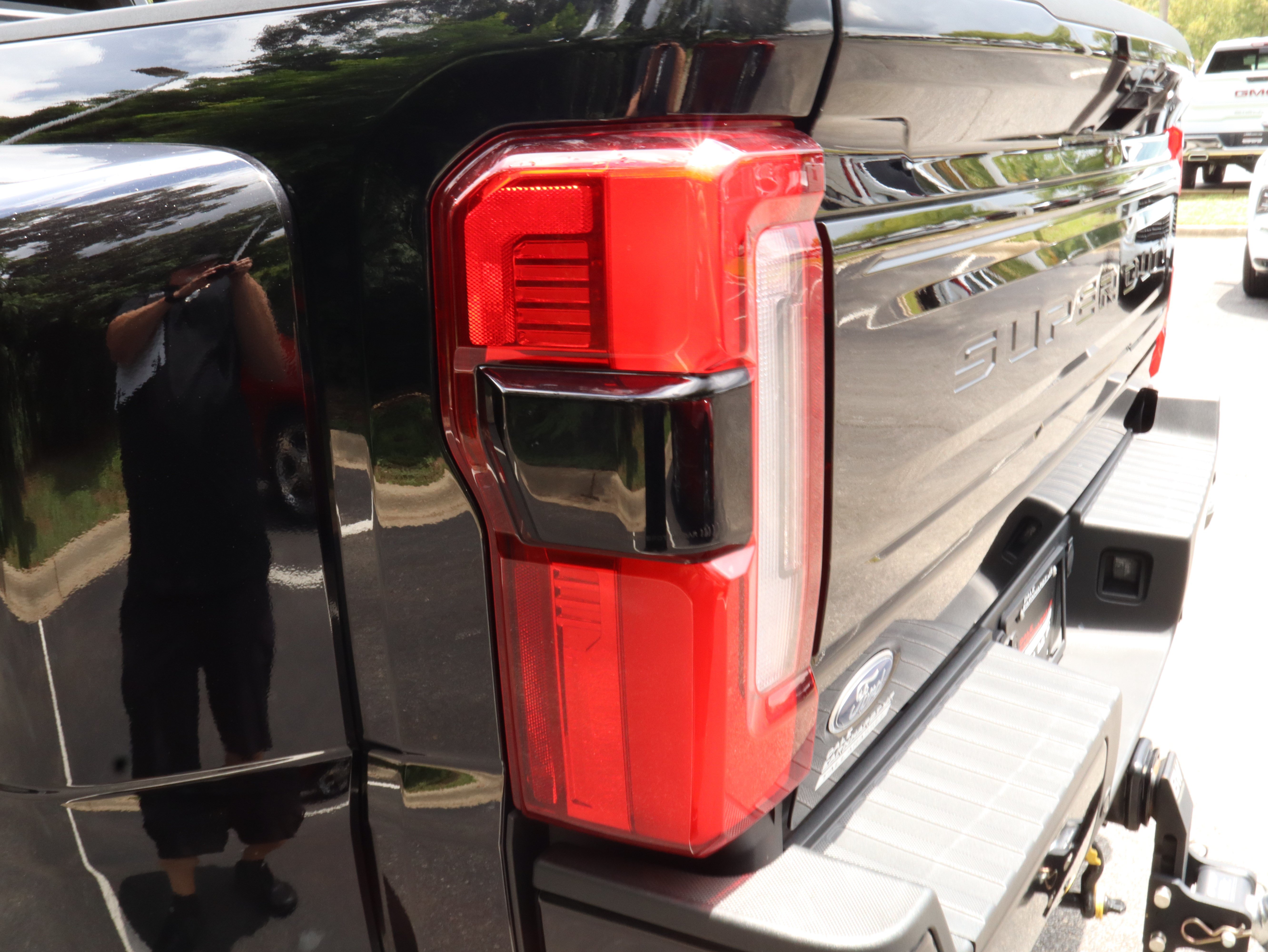 Used 2025 Ford F450 Platinum w/ FX4 Off-Road Package AWD/4WD image 64