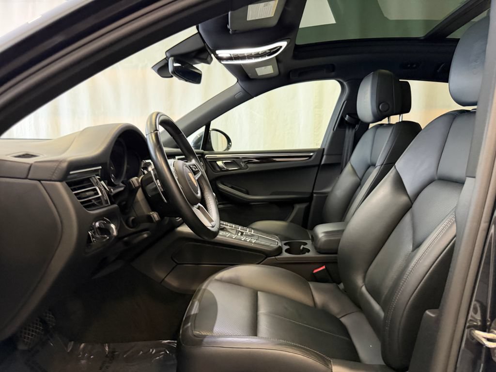 Certified 2021 Porsche Macan AWD/4WD image 5