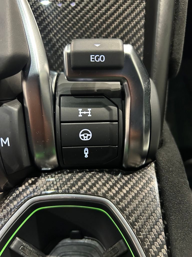 Used 2024 Lamborghini Urus Performante AWD/4WD image 28