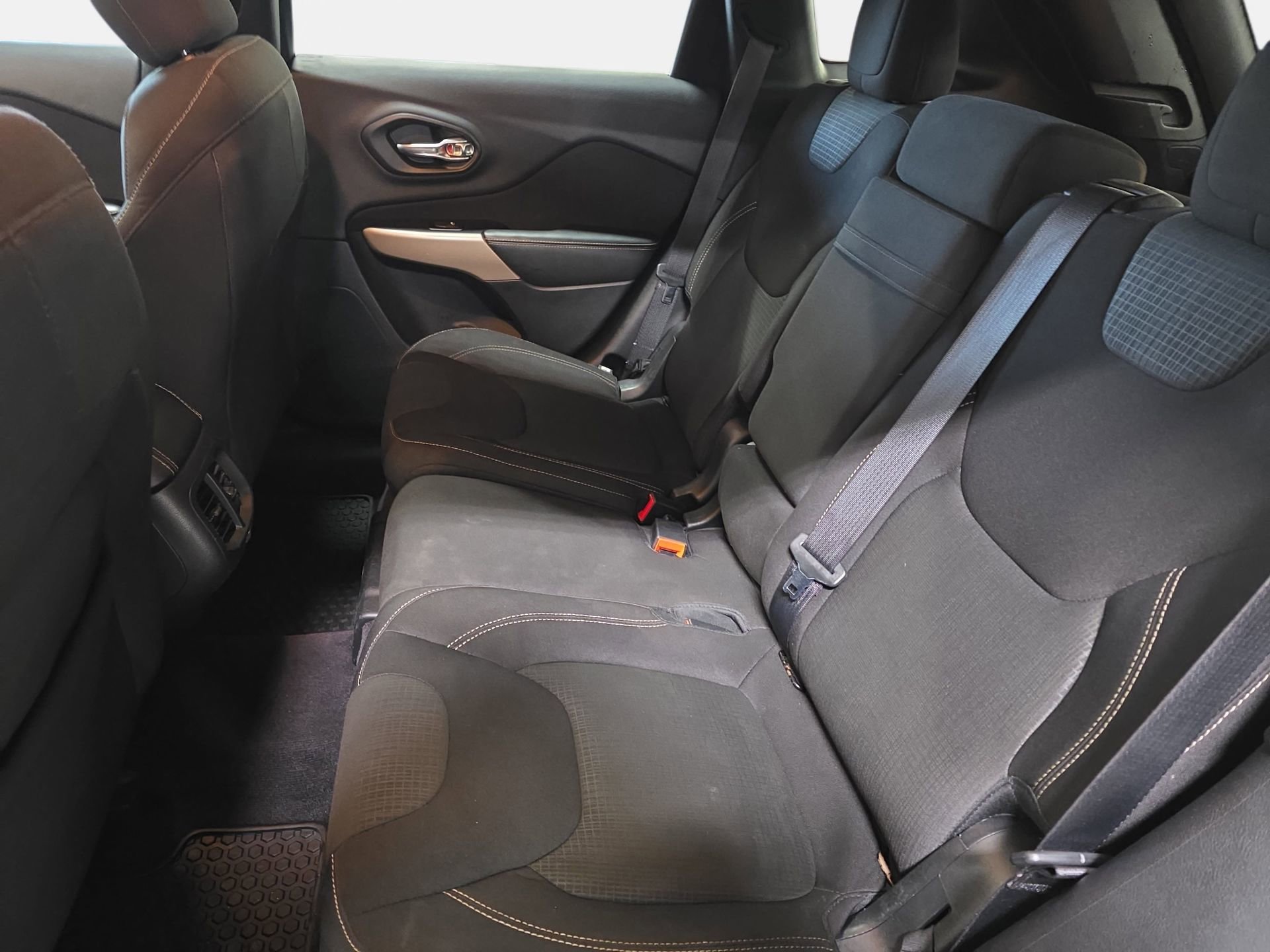 Used 2017 Jeep Cherokee Latitude w/ Cold Weather Group image 13