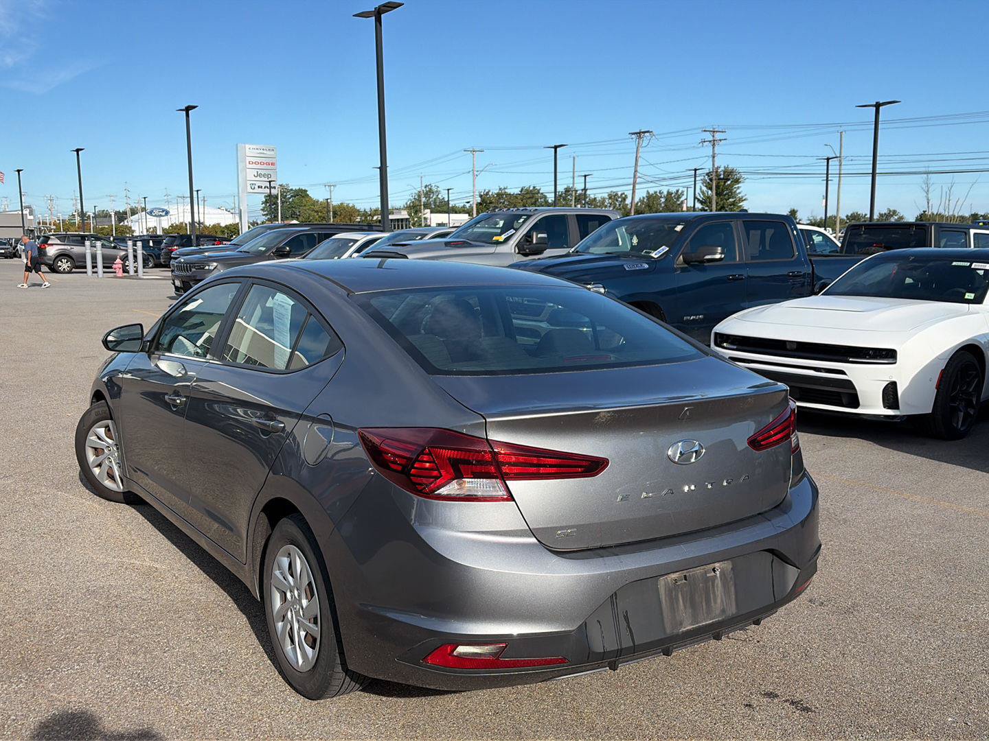 Used 2019 Hyundai Elantra SE w/ Cargo Package FWD image 3