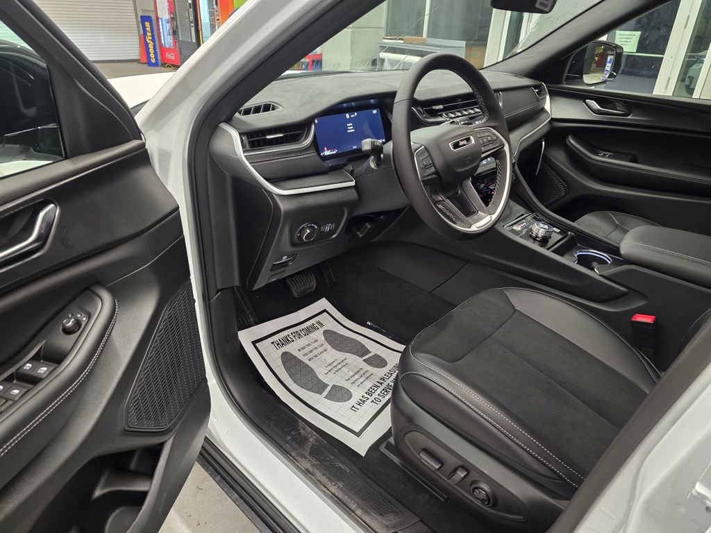 New 2025 Jeep Grand Cherokee L Altitude AWD/4WD image 15