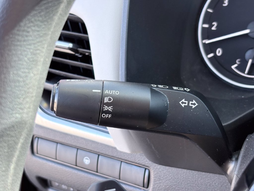 Used 2023 Nissan Rogue SV FWD image 15