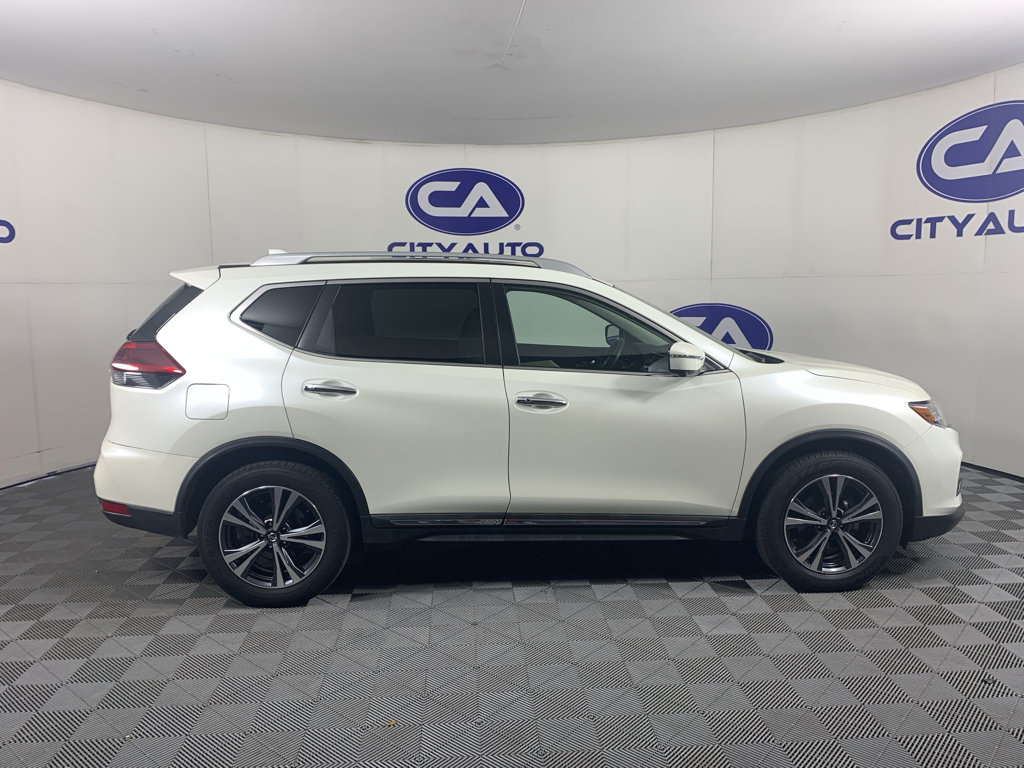 Used 2018 Nissan Rogue SL w/ Premium Package FWD image 2