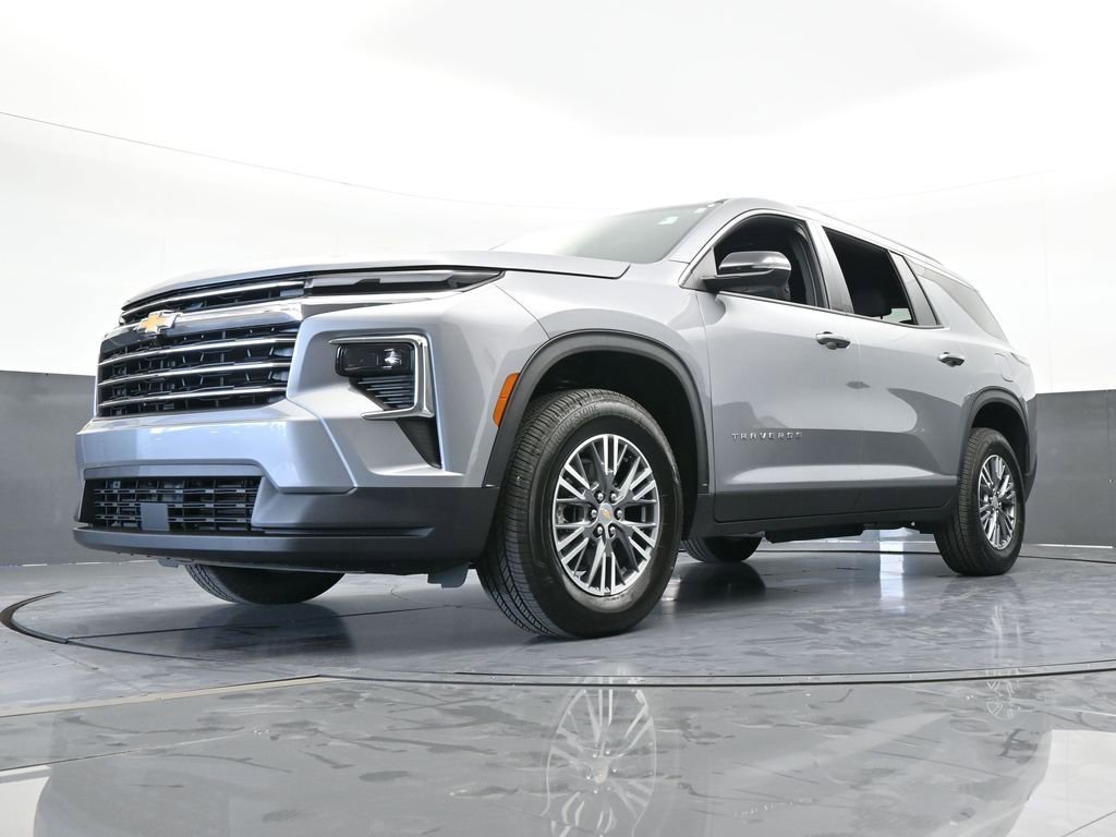 Used 2025 Chevrolet Traverse LT image 57
