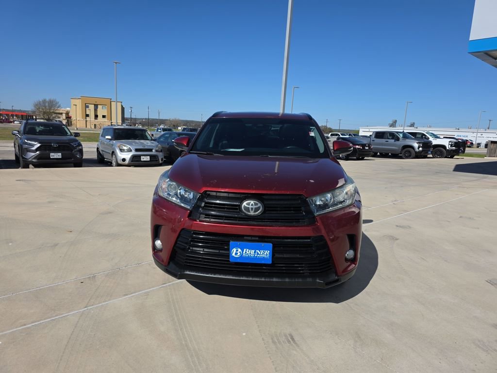 Used 2017 Toyota Highlander SE image 2