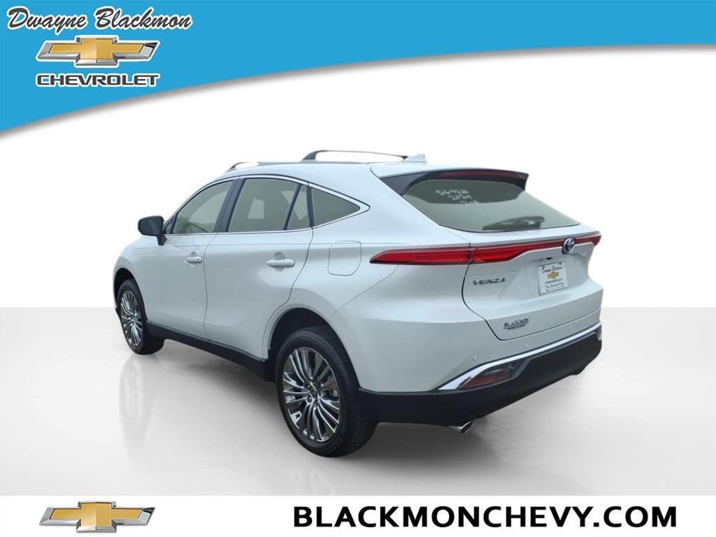 Used 2024 Toyota Venza XLE image 5