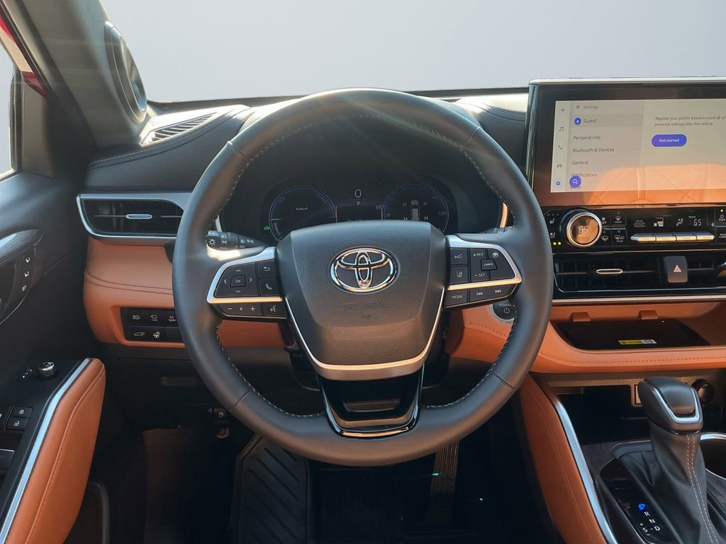 Used 2024 Toyota Highlander Platinum AWD/4WD image 13