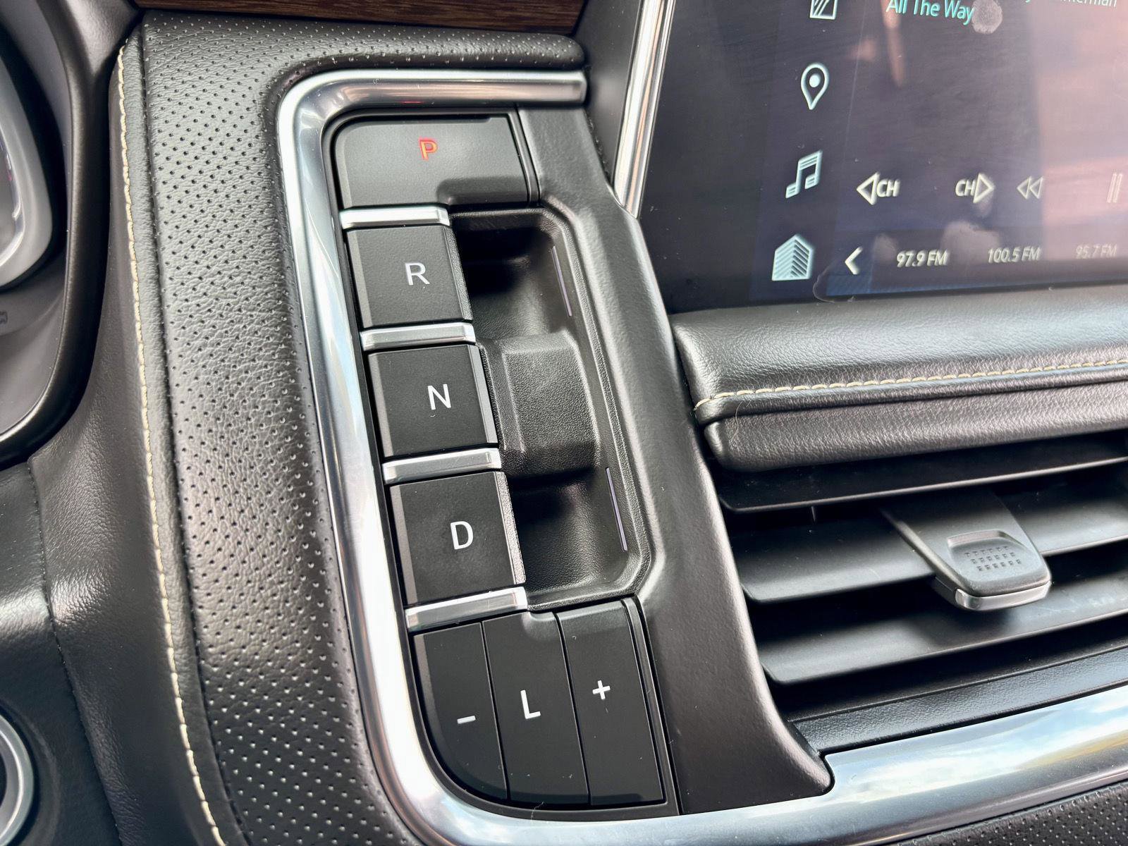 Used 2023 Chevrolet Suburban Premier image 43