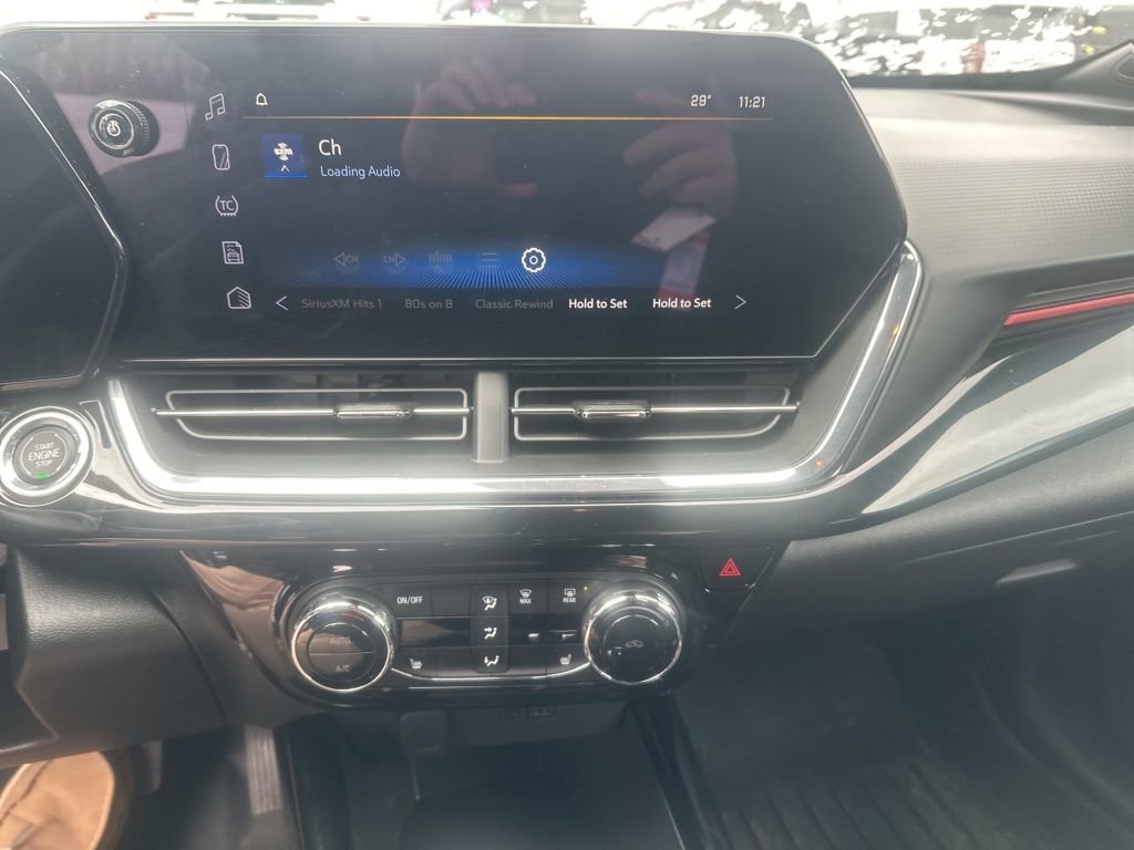 Used 2025 Chevrolet Trax RS w/ Driver Confidence Package image 8