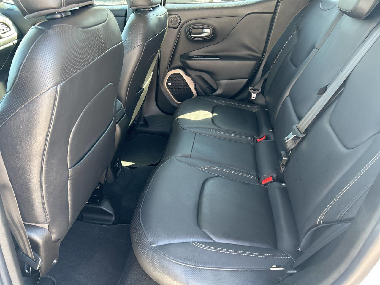 Used 2016 Jeep Renegade Limited image 17