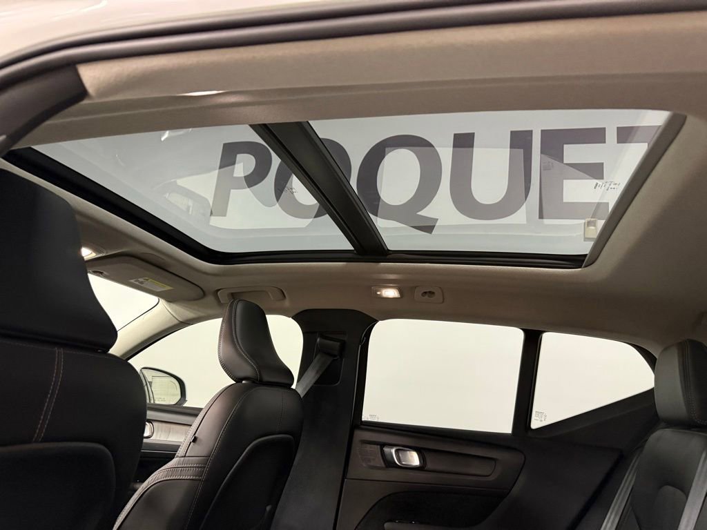 Used 2023 Volvo XC40 B5 Plus w/ Climate Package AWD/4WD image 18