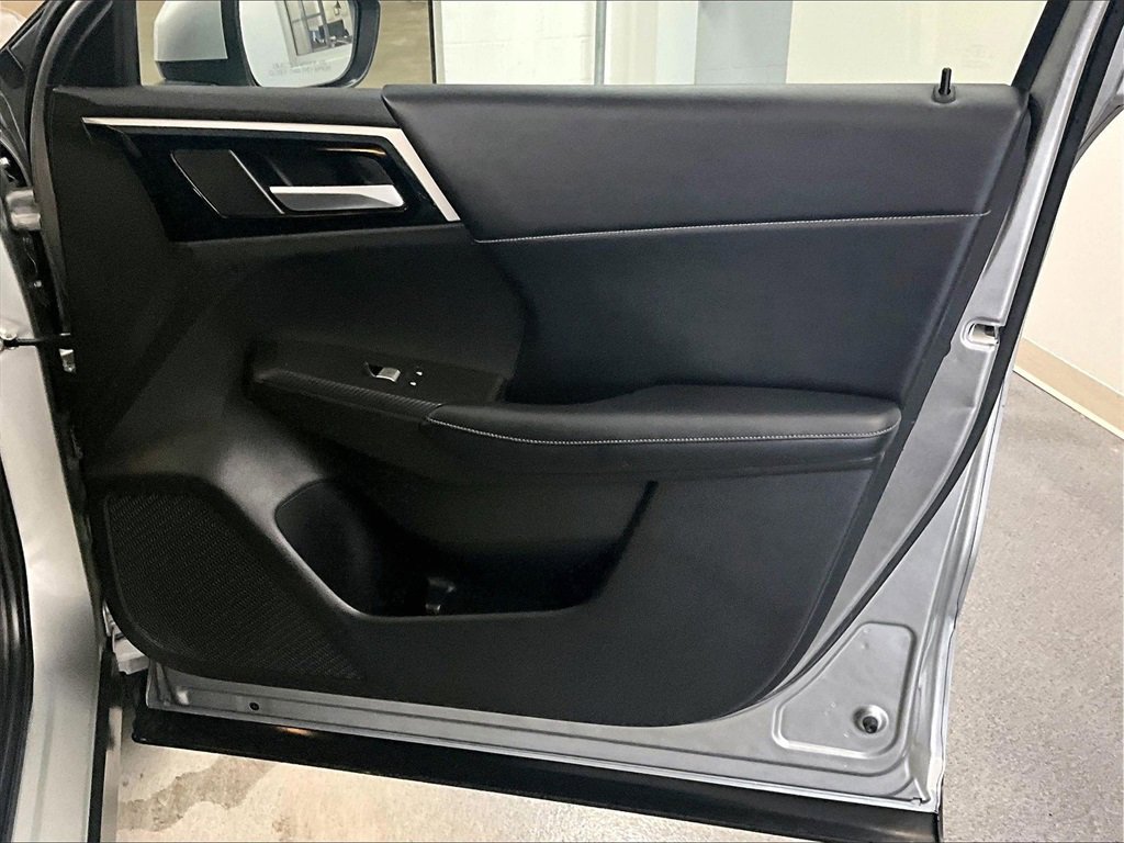 Used 2023 Mitsubishi Outlander SE image 12