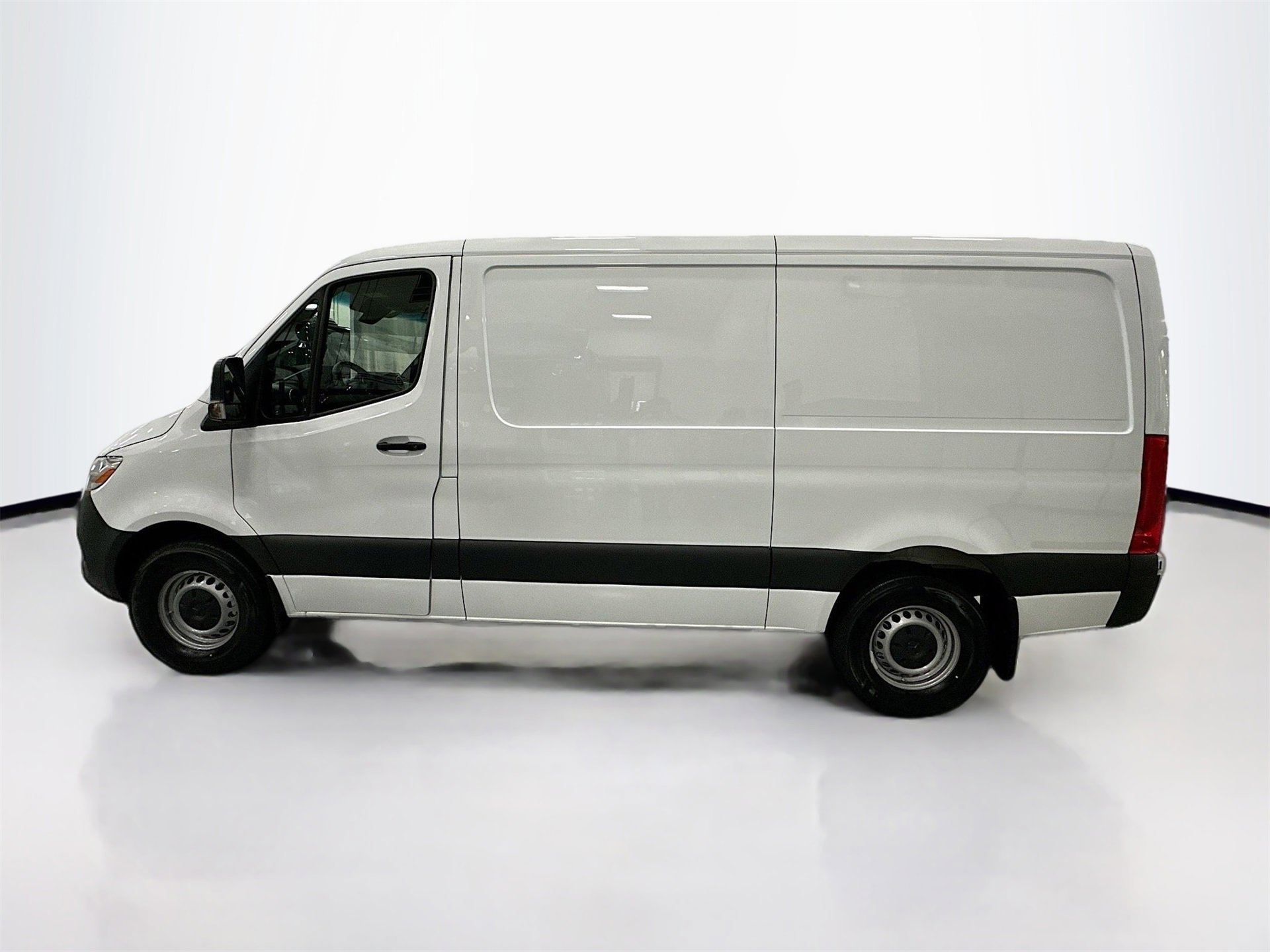 Used 2025 Mercedes-Benz Sprinter 2500 image 5