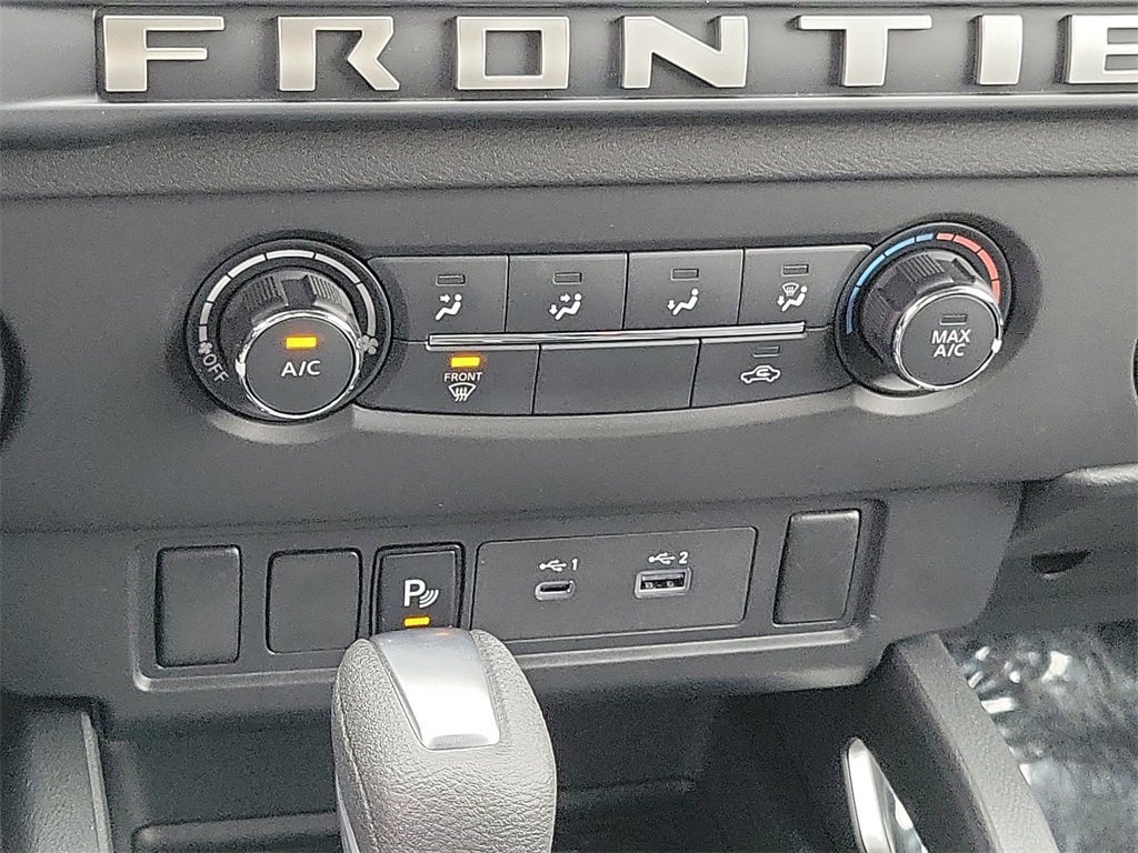 Used 2025 Nissan Frontier SV image 17