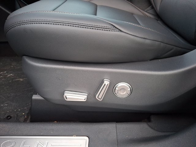 New 2026 Lincoln Nautilus Premier AWD/4WD image 12