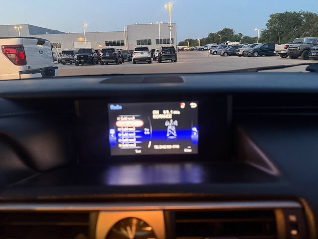Used 2017 Lexus IS 200t w/ Premium Package RWD image 7